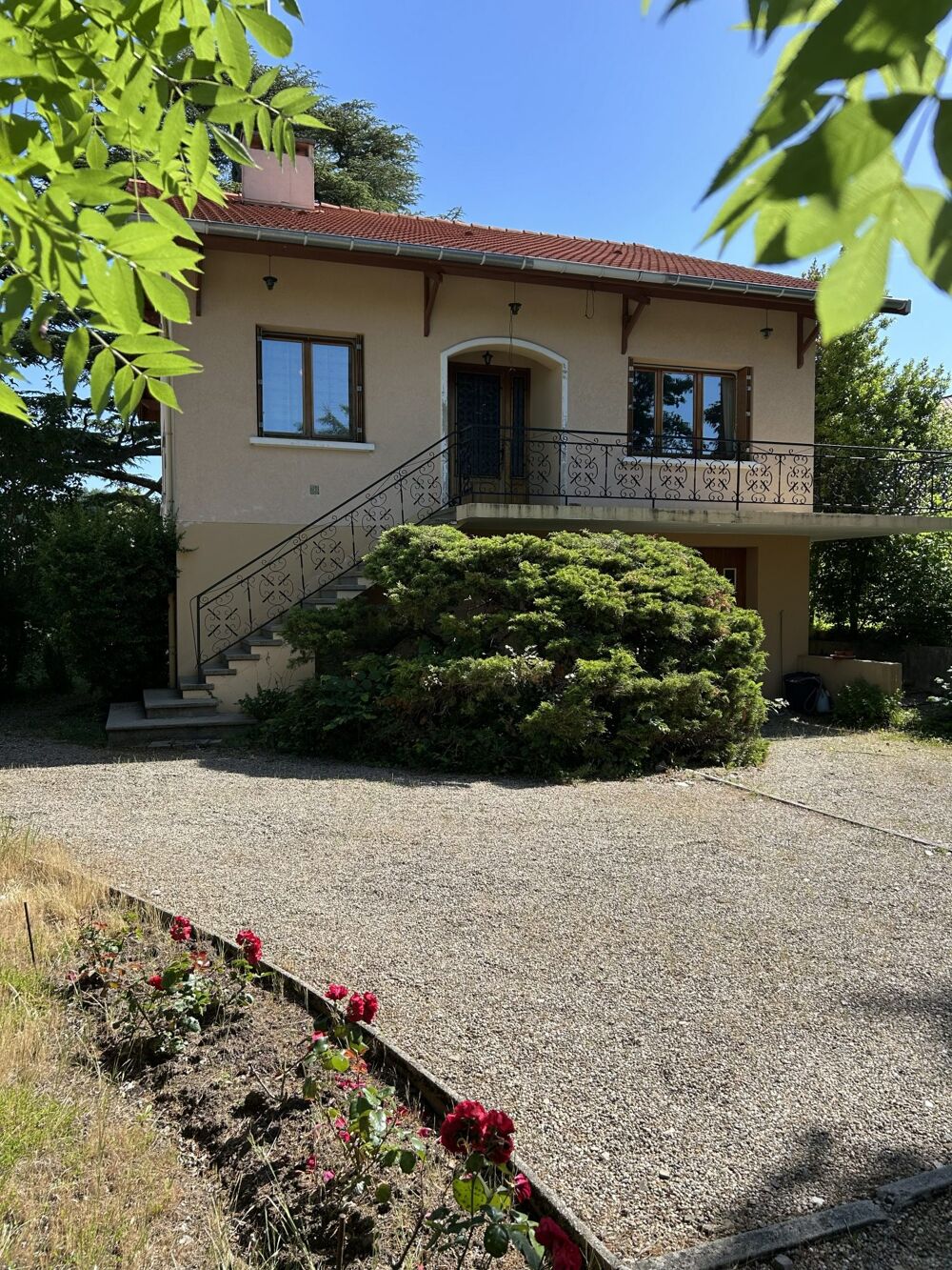 Vente Maison Belle maison avec 4 chambres sur terrain arboré au calme La talaudière