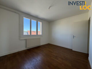  Appartement à louer 4 pièces 84 m²