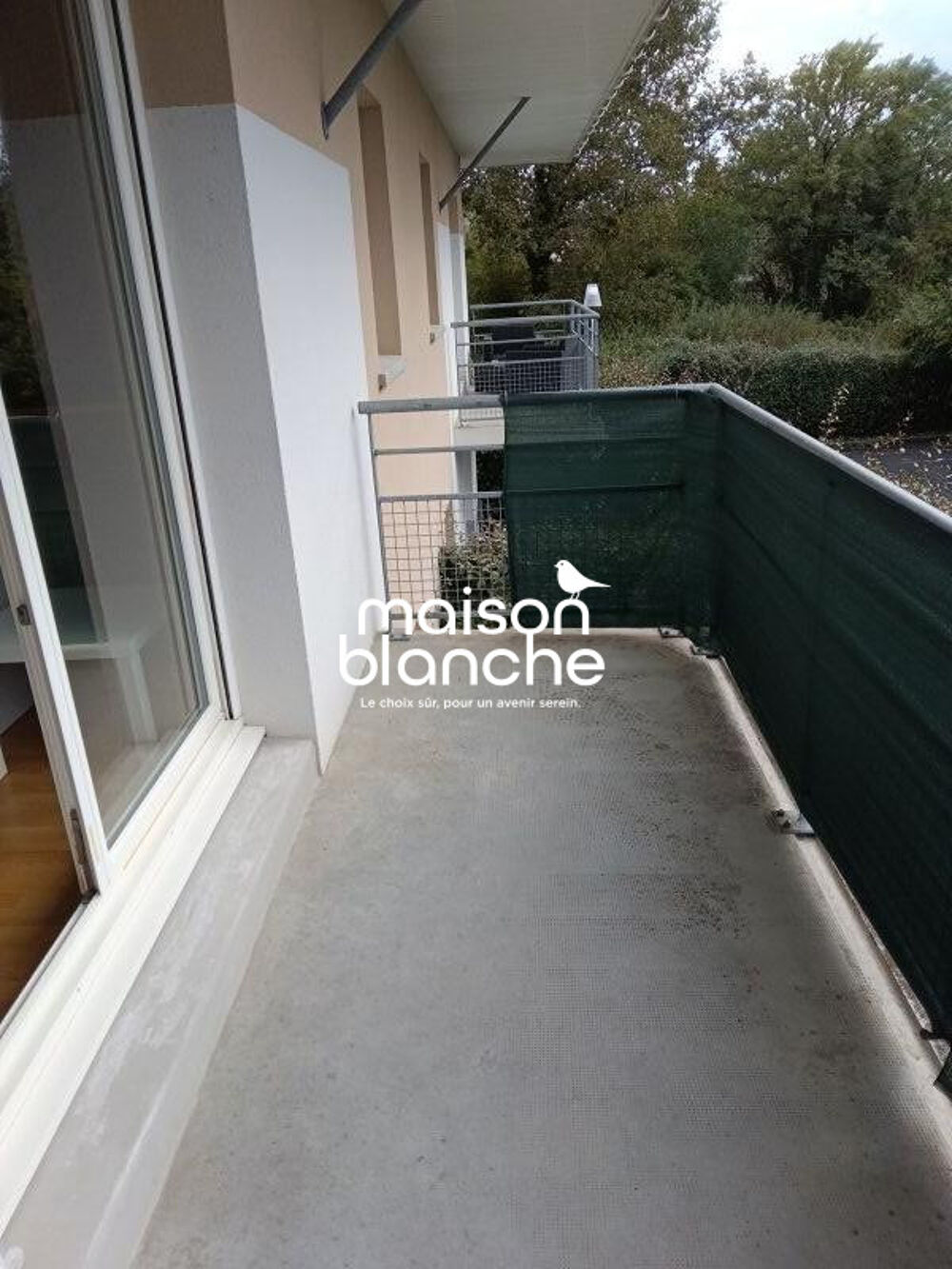 Location Appartement STUDIO MEUBLE AVEC BALCON - MONTUSSAN. Montussan