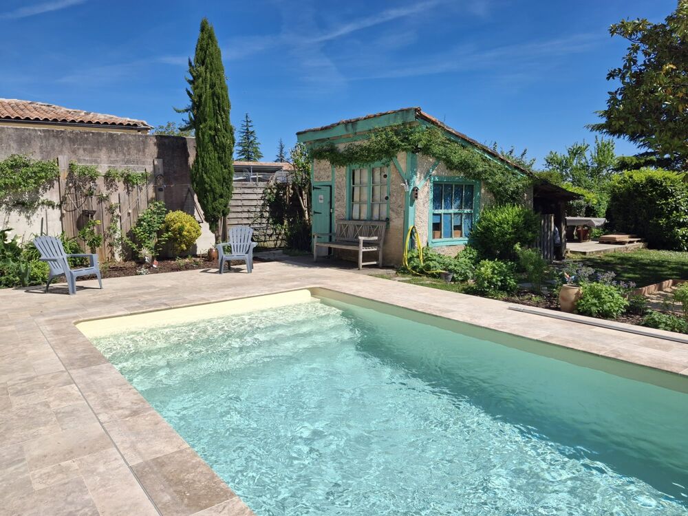 Grande maison de village avec jardin et piscine