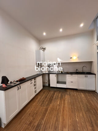  Appartement à louer 3 pièces 97 m²