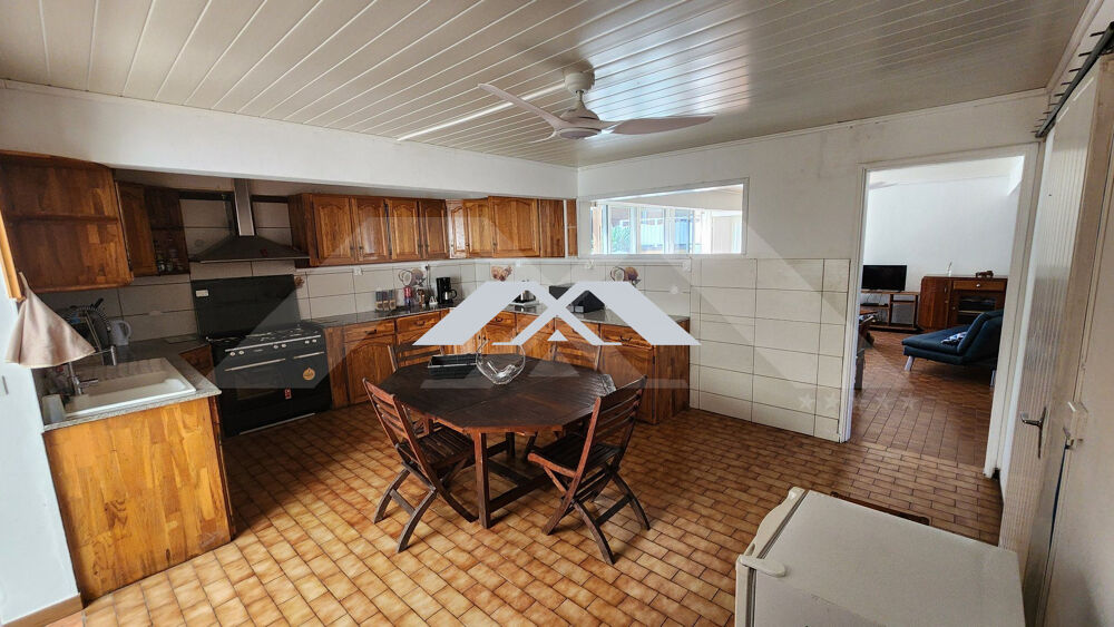 Maison F4 + dépendances 359 m² Saint Joseph