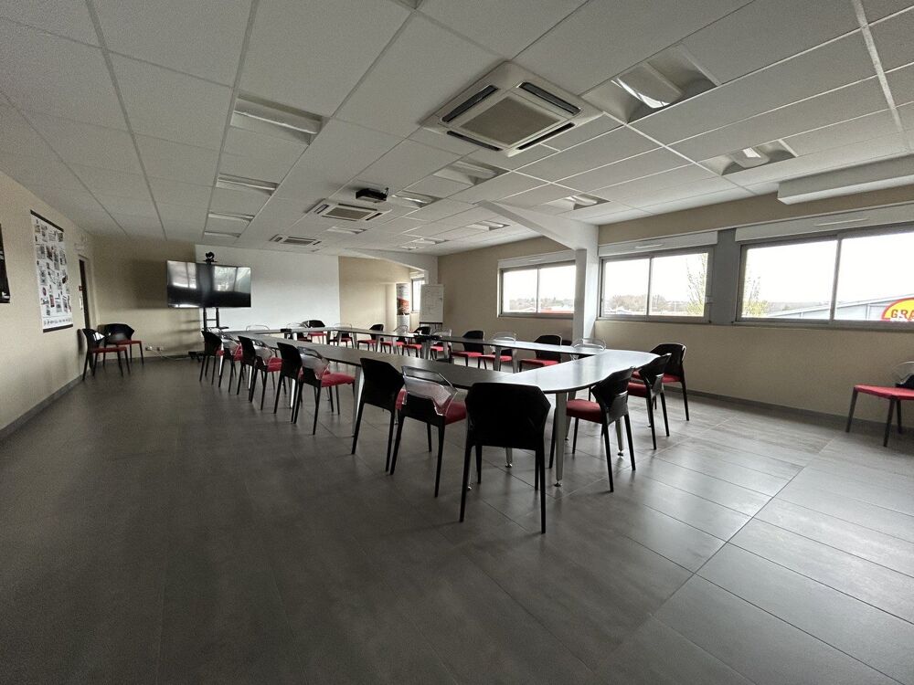   Ensemble de bureaux et dépôt de 1699 m² à LIMOGES ! Limoges