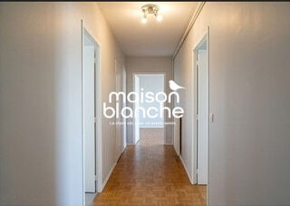  Appartement à louer 4 pièces 93 m²