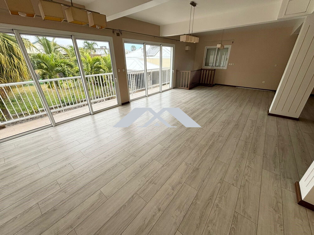 Vente Immeuble Maison F4 + 2 studios+ 1 Appartement T2 Le tampon