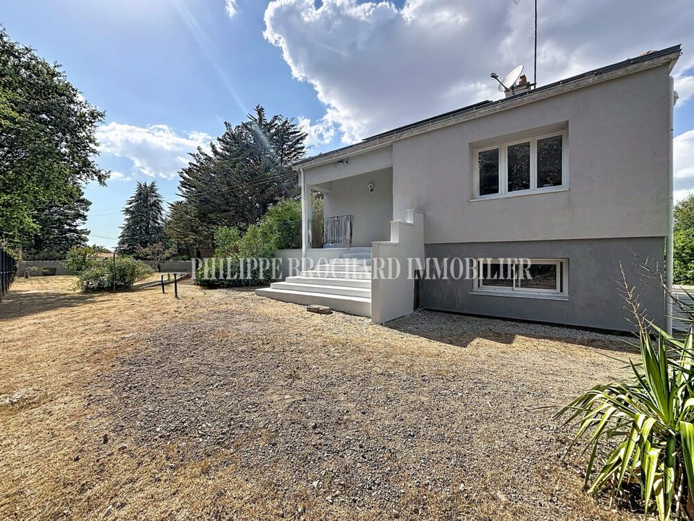 Vente Maison beaux volumes sur grand terrain Saint florent des bois
