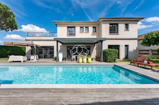  Maison  vendre 8 pices 301 m