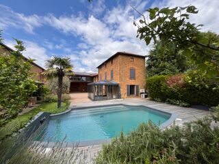  Maison à louer 7 pièces 261 m²