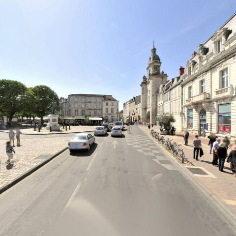   DROIT AU BAIL EN CENTRE VILLE DE LA ROCHELLE 