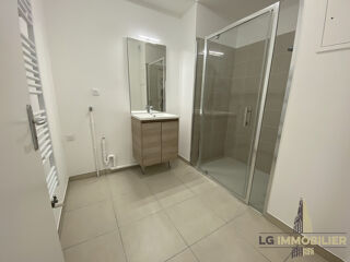  Appartement à louer 3 pièces 75 m²