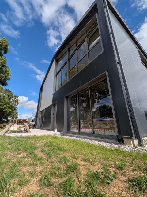   A VENDRE - Plateau de bureaux de 150 m² environ - JOSSELIN 