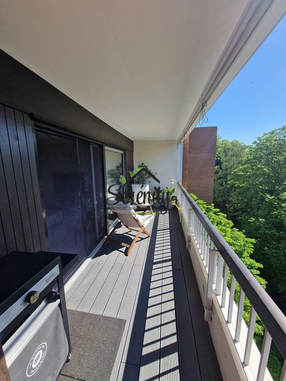 Appartement type 3, 2 chambres, balcons et parking.