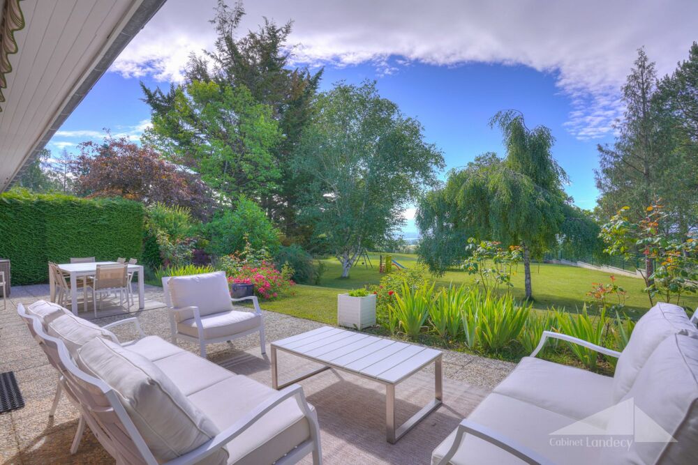 Vente Maison Maison 8 pièces à vendre - Grilly (Mourex) Grilly