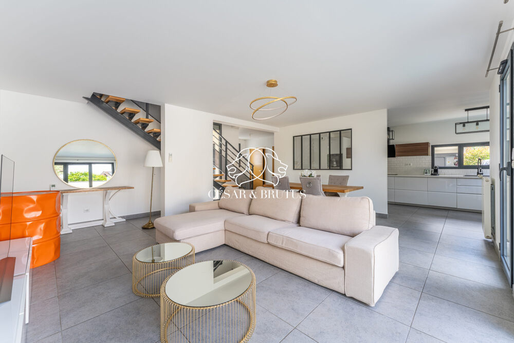 Vente Maison Villa familiale de standing : 136 m² avec piscine et prestation Chassieu