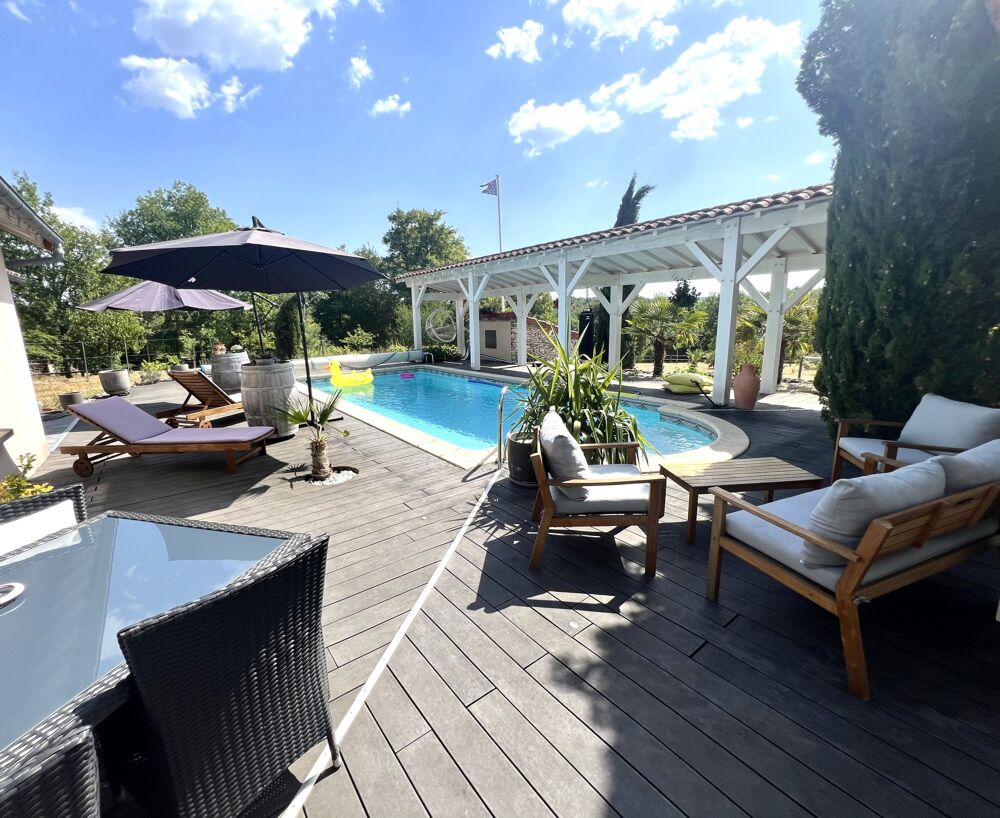 Ensemble immobilier avec maison principale, studio climatisé et