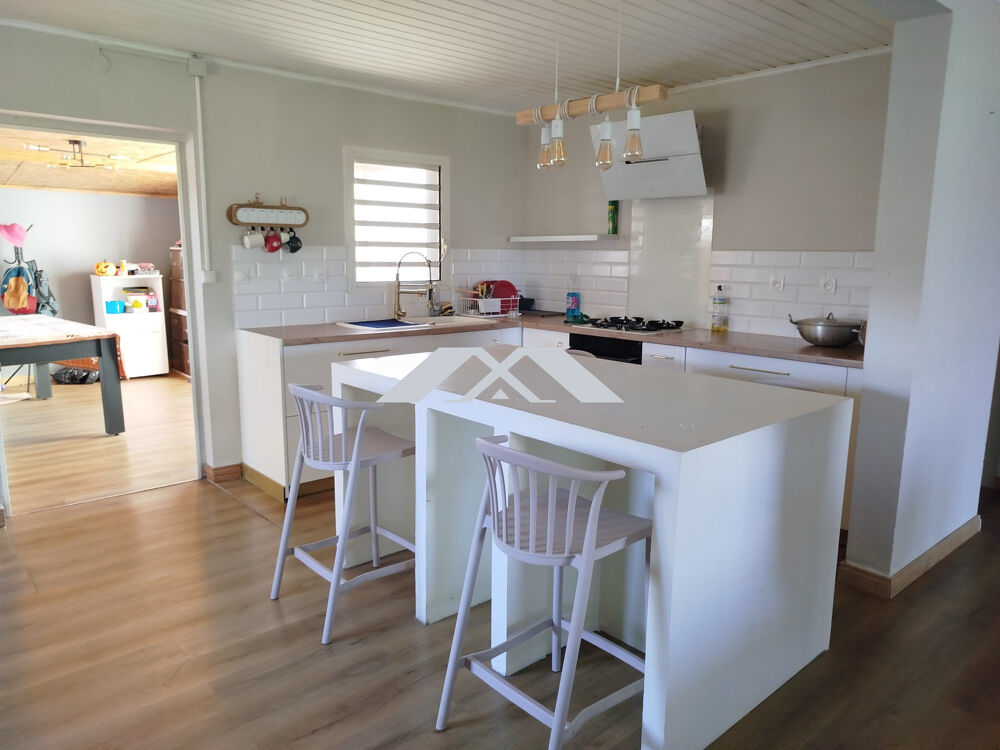 Rare à Sainte-Marie : maison avec 2 logements T4, vue mer & mon