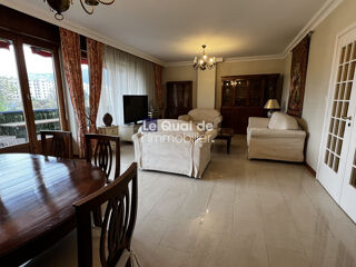  Appartement à louer 3 pièces 107 m²