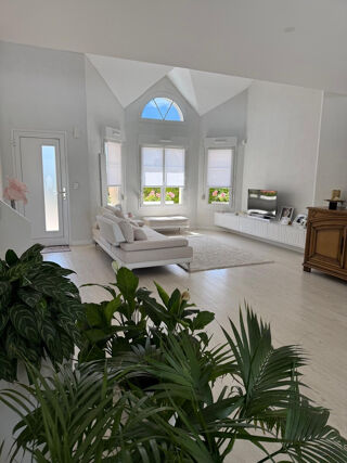  Maison � vendre 5 pi�ces 219 m�