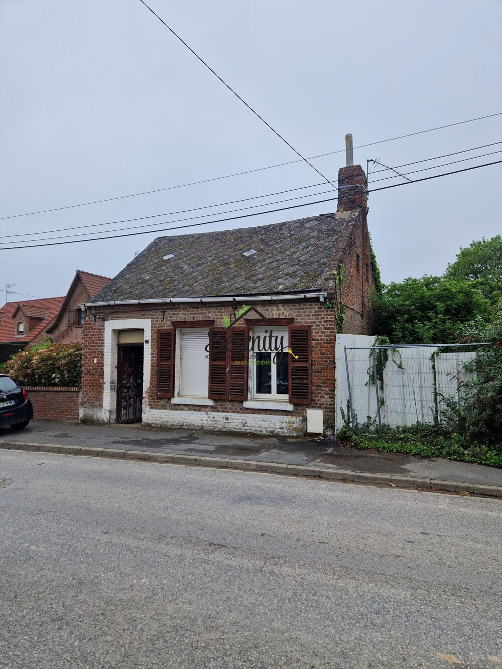 Maison de ville, semie-mitoyenne à rénover
