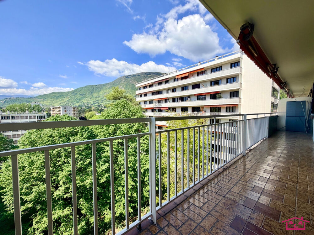 MEYLAN - GRAND APPARTEMENT DONNANT SUR PARC