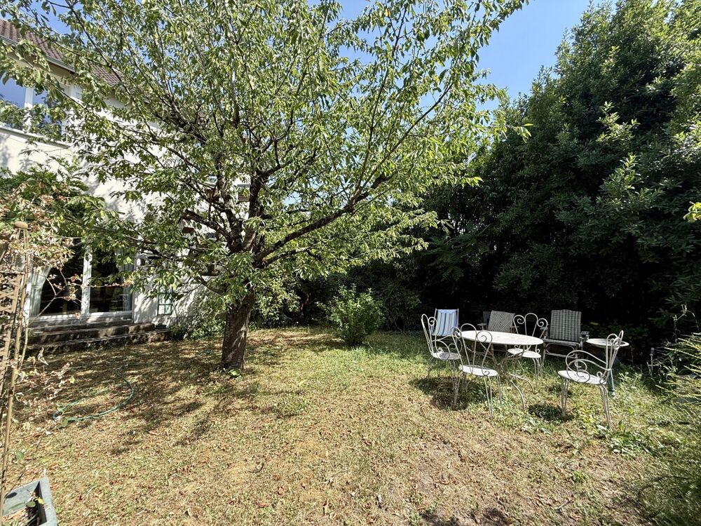 Maison de ville avec jardin et parking