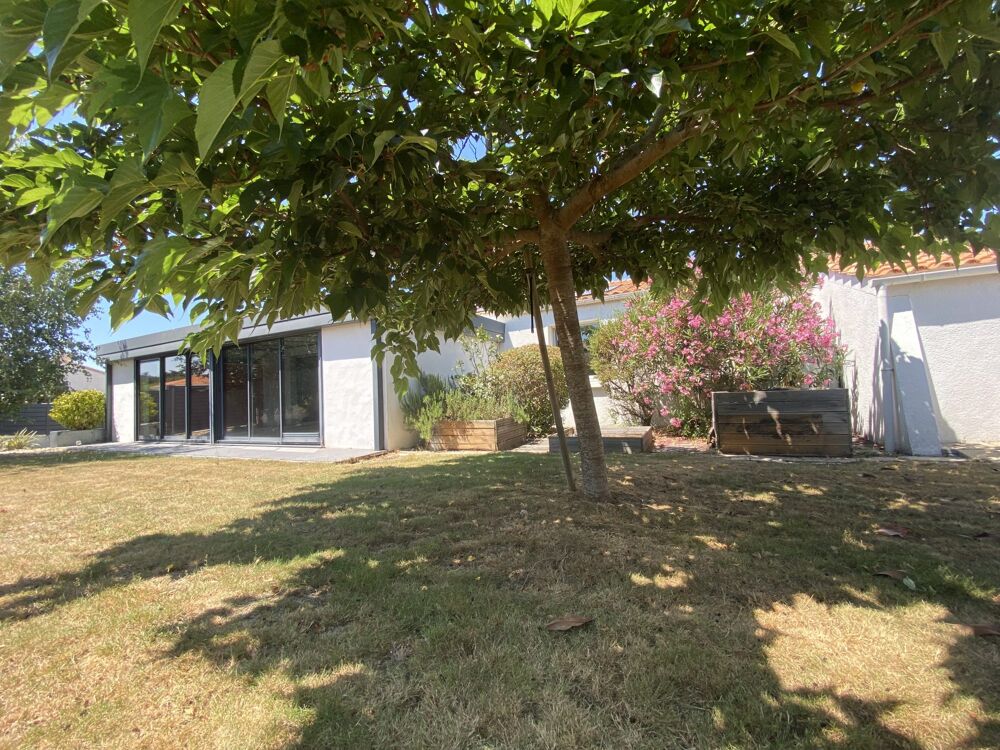 PROCHE CENTRE-VILLE, MAISON T6 + VERANDA + 2 GARAGES