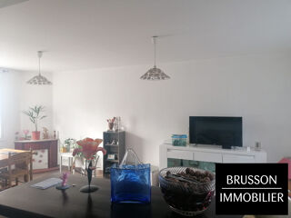  Appartement à louer 5 pièces 100 m²