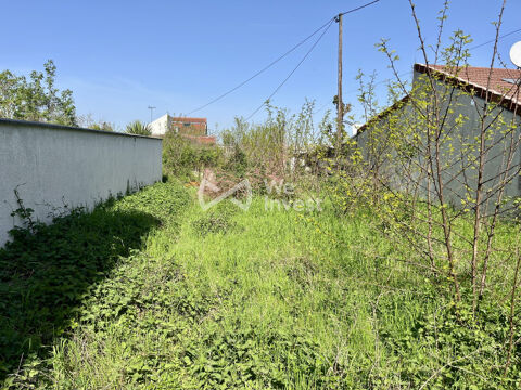   TERRAINS À VENDRE 
