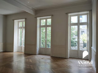  Appartement à louer 5 pièces 130 m²