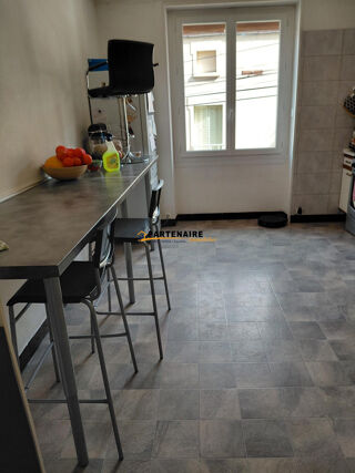  Appartement à louer 4 pièces 100 m²