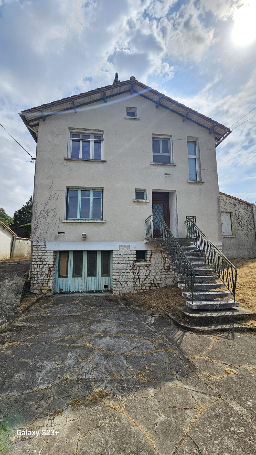 GRANDE MAISON FAMILIALE A RENOVER