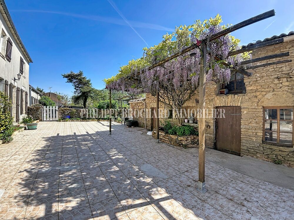 bel ensemble immobilier en pierres