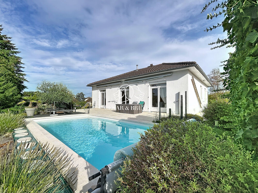 Maison de 182 m2 avec piscine au sel et DPE B à Marcigny