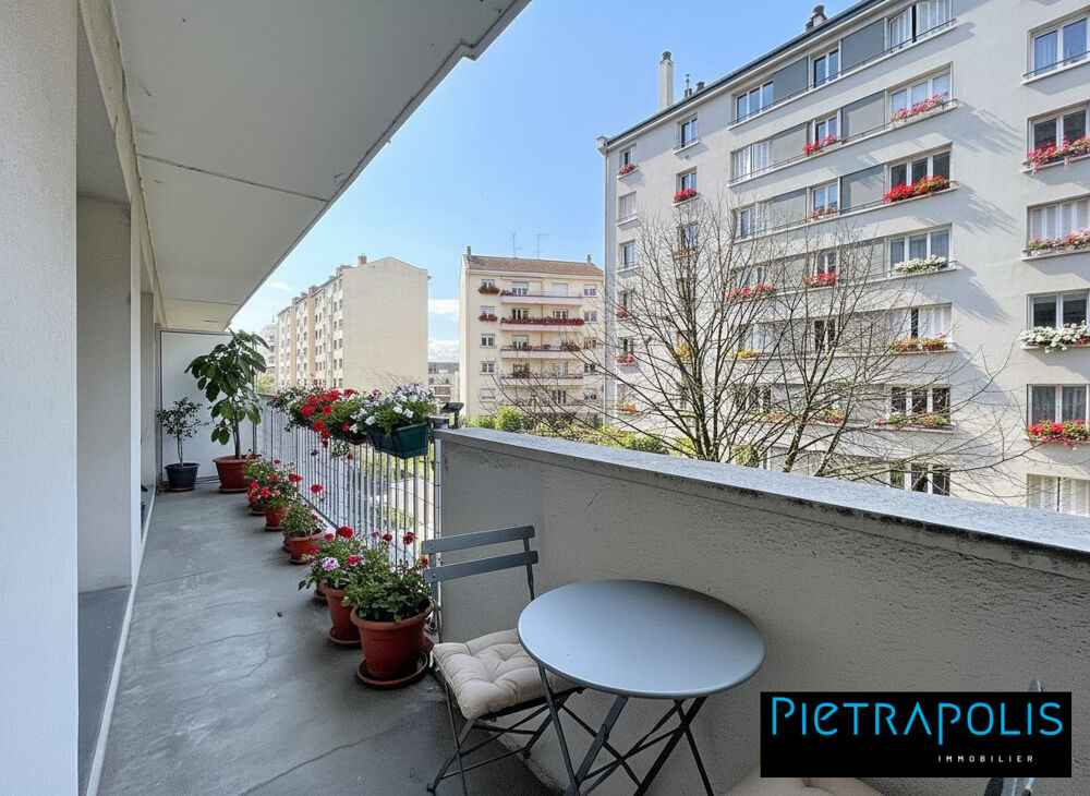 T2 avec grand balcon et stationnement