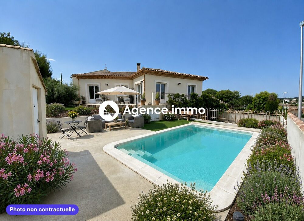 Villa de plain-pied sur sous-sol avec piscine