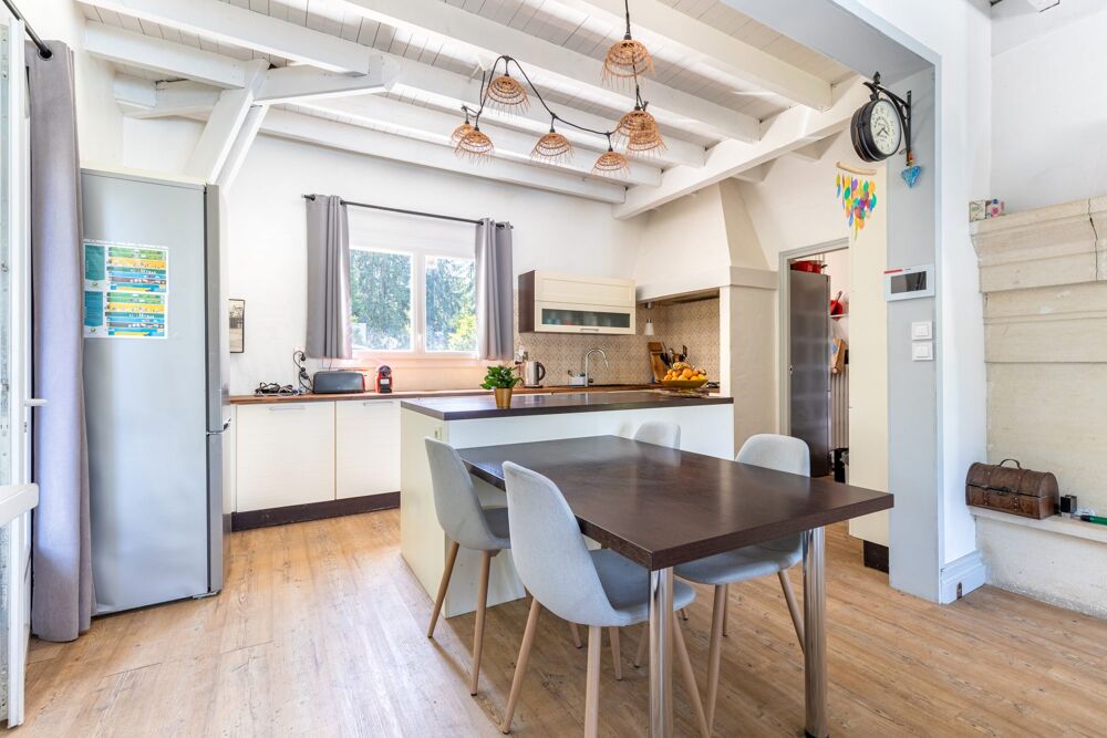 Maison exceptionnelle de 270m2 avec dépendances et piscine à G