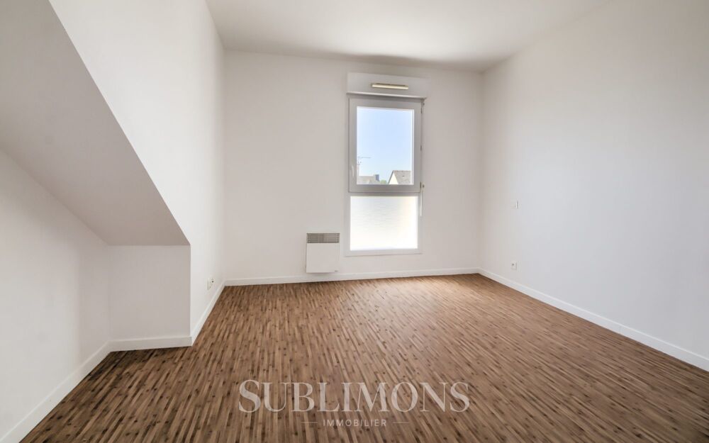 PLOEREN BOURG  T2 Lumineux en Dernier Étage avec Balcon Sud-
