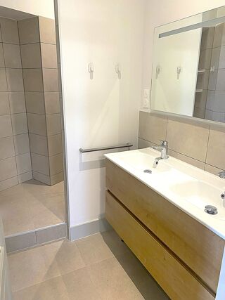  Appartement à louer 4 pièces 94 m²