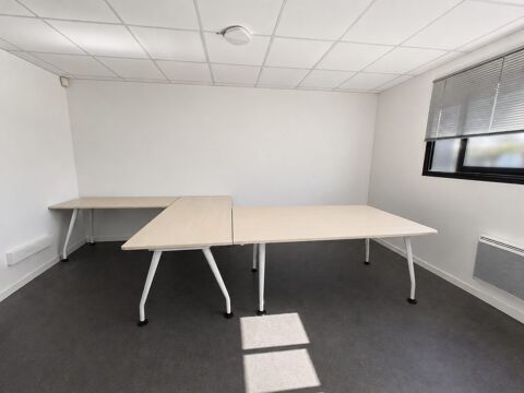  VANNES EST – Local d'activité d'environ 820 m² avec terr 