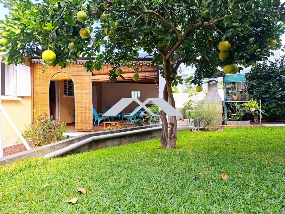 Villa F4 + garage + atelier à La Rivière