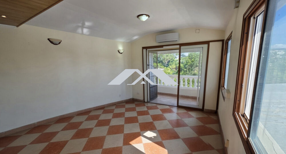 Vente Immeuble F3 + studio 269 m² La Bretagne Sainte clotilde
