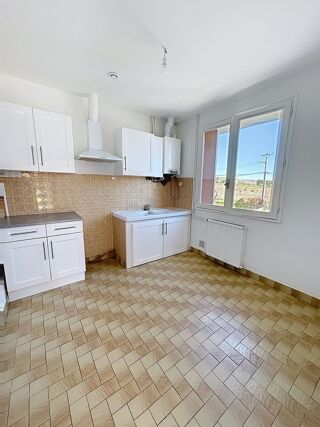  Appartement à louer 3 pièces 77 m²