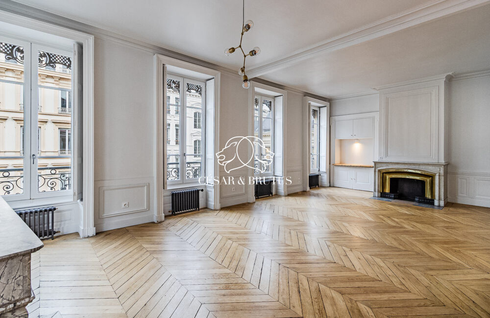 BEL APPARTEMENT 120M² - BELLECOUR - LYON2