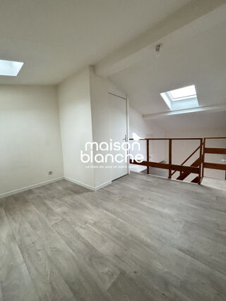  Appartement à louer 1 pièce 27 m²