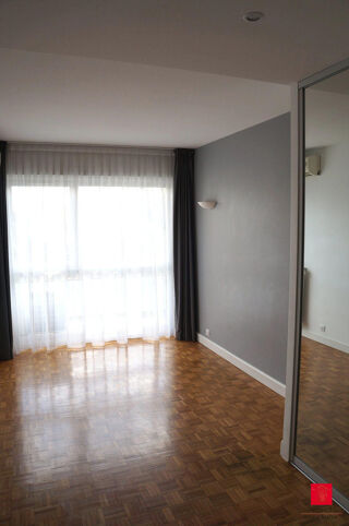  Appartement à louer 4 pièces 93 m²