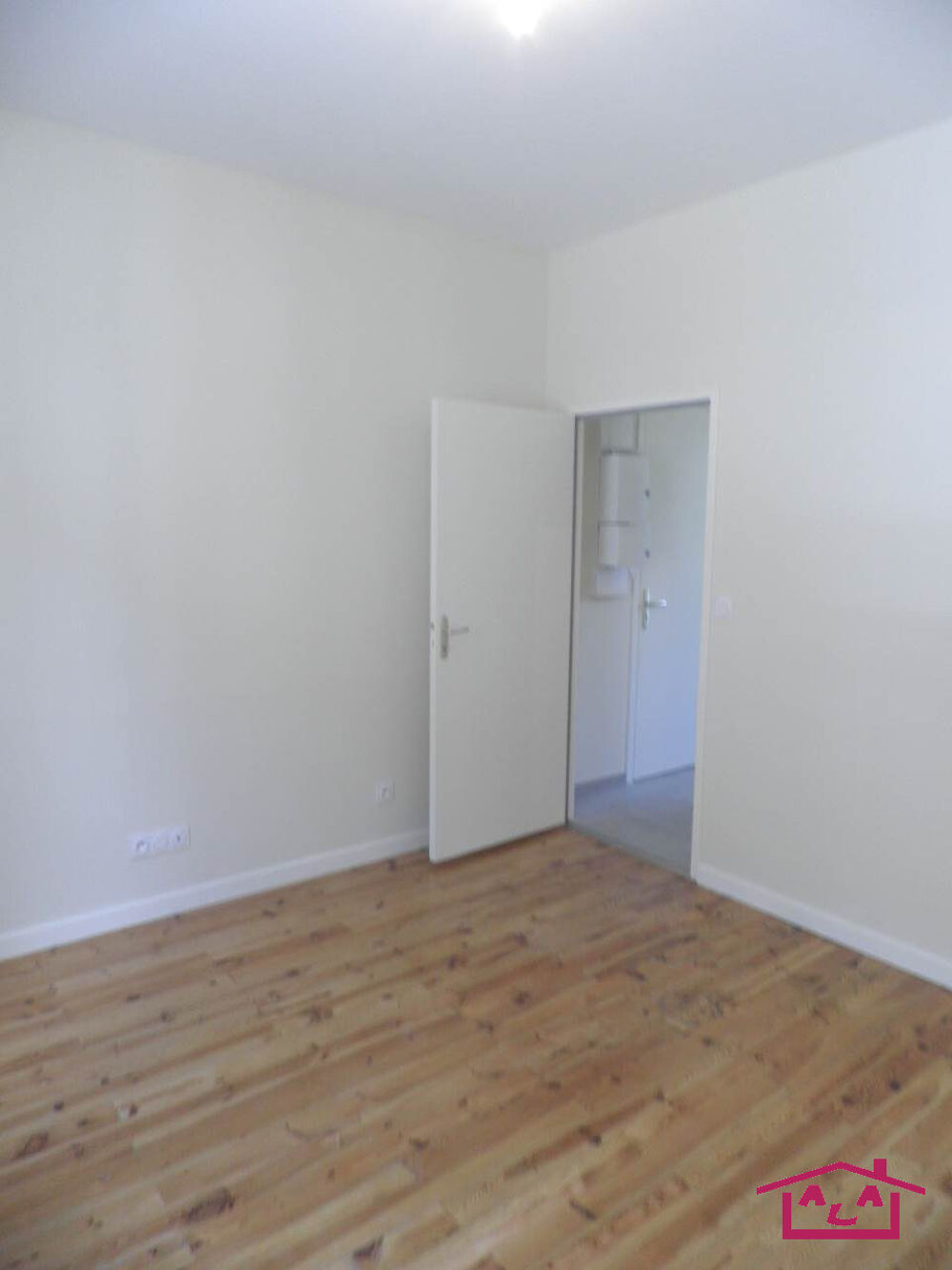 Location Appartement F1 DANS RUE CALME Grenoble