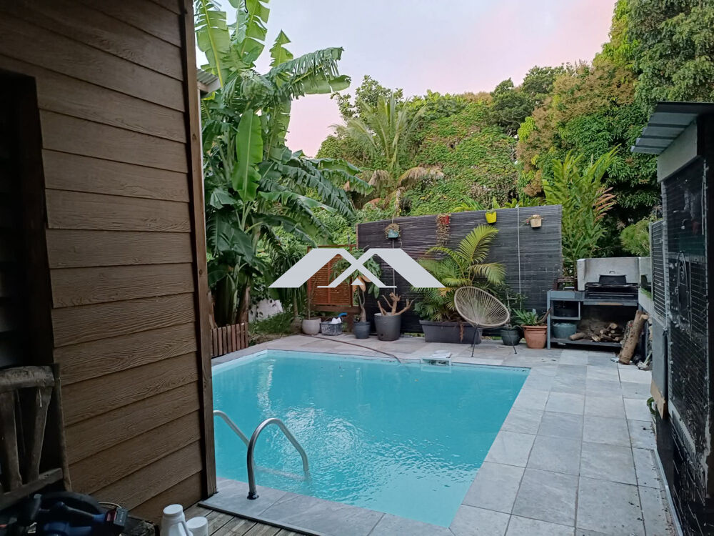 Belle maison récente de plain-pied avec piscine
