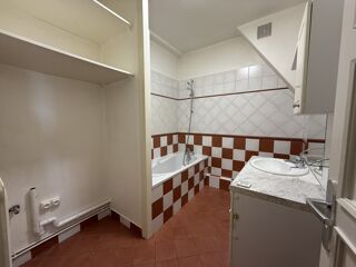  Appartement à louer 4 pièces 95 m²