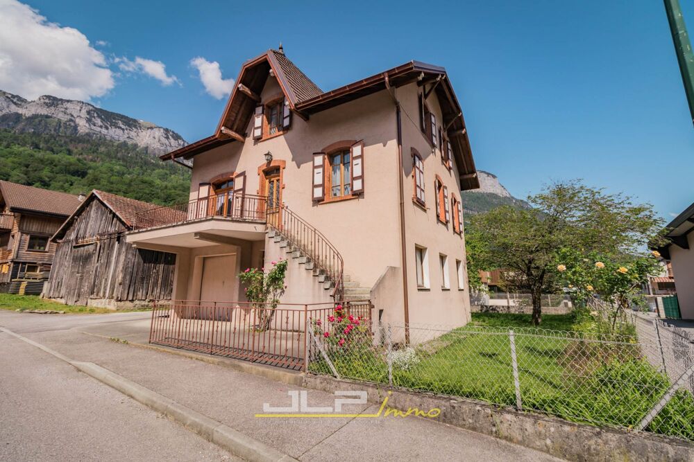 Maison composée de 2 appartements