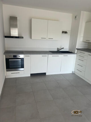  Appartement à louer 3 pièces 65 m²